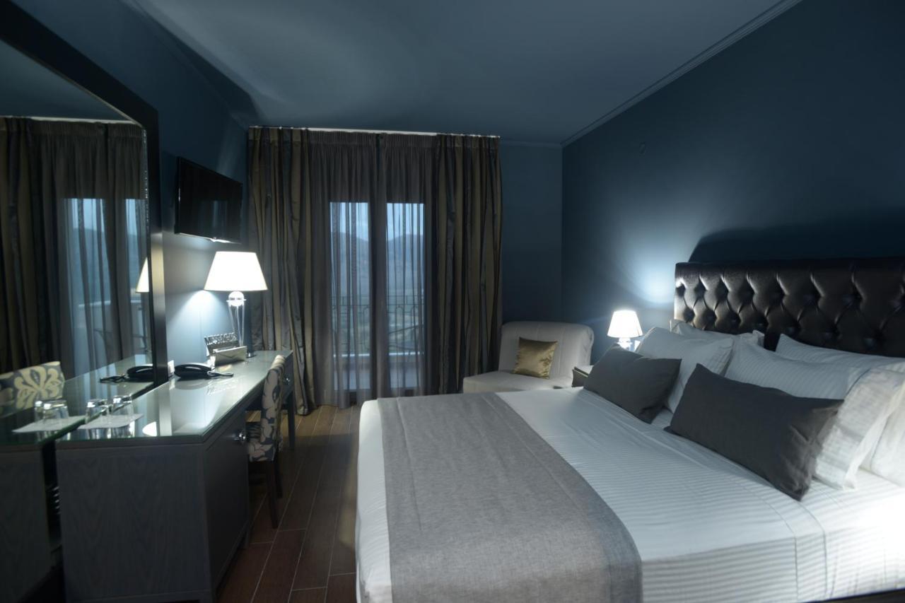 Theasis Hotel 파라미티아 외부 사진